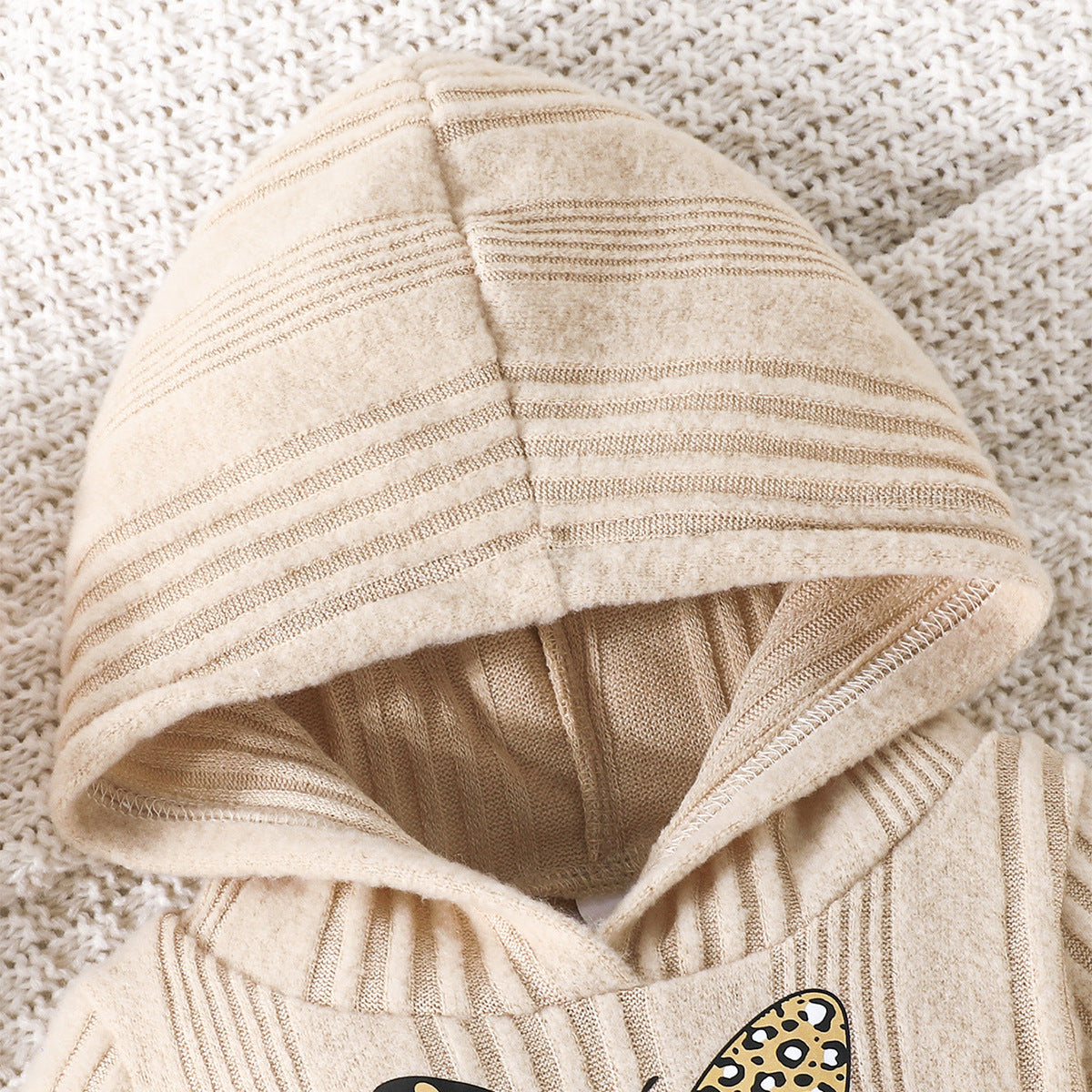 Conjunto en algodón con buzo de capota y pantalón para niña