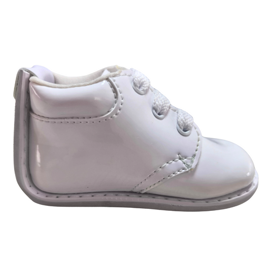 Zapatos no tuerce blanco en charol para niño
