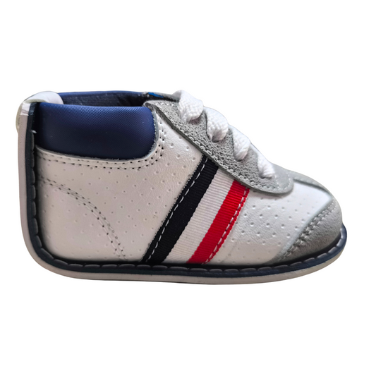 Tenis no tuerce blanco con azul y rojo para niño