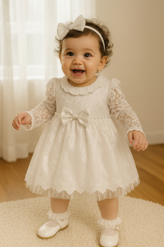 Vestido de bautizo blanco de encaje con moñito para niña