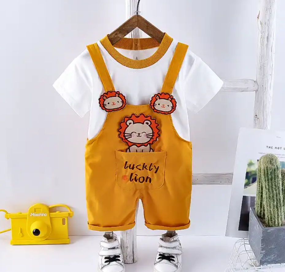 Conjunto de verano con overol estampado para bebé