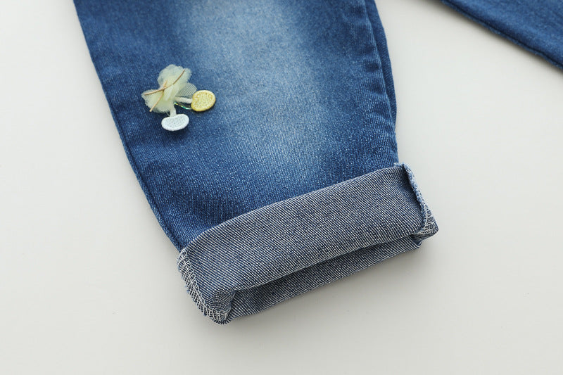 Conjunto con chaqueta cuello neru y jean para niña