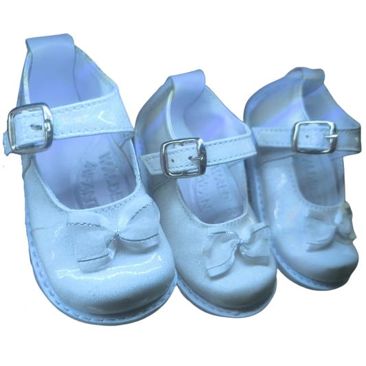 Zapato no tuerce charol blanco para niña