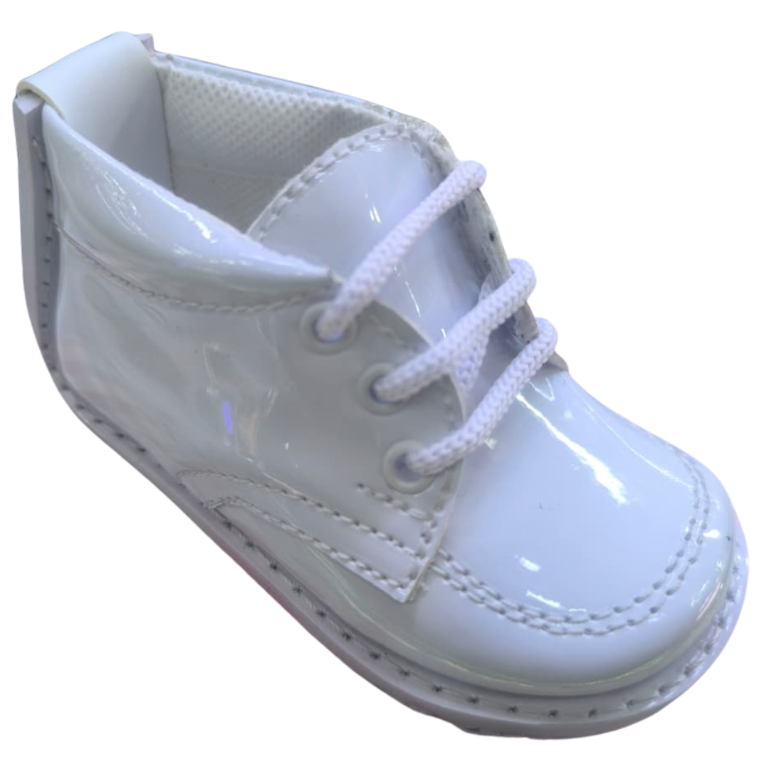 Zapatos no tuerce blanco en charol para niño