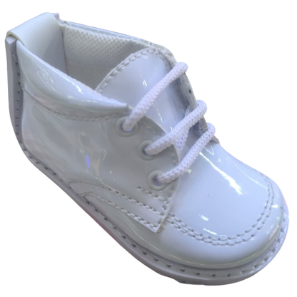 Zapatos no tuerce blanco en charol para niño