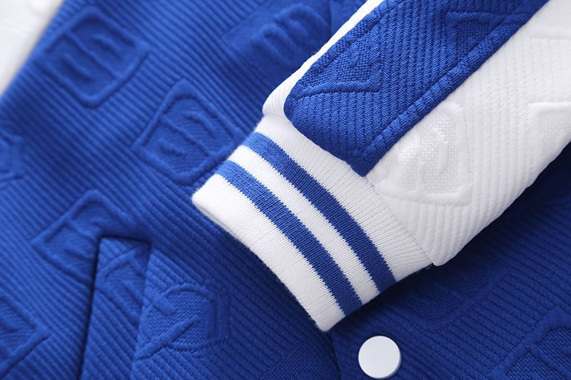 Conjunto chaqueta con relieve y gorra para niño