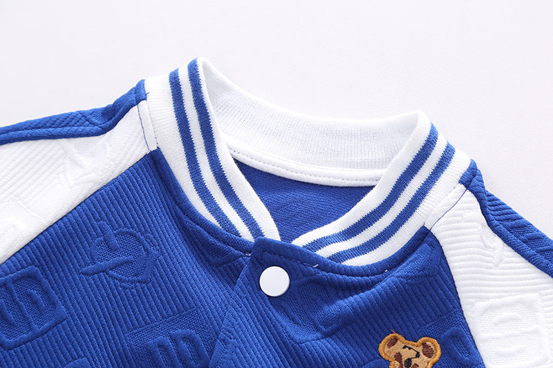 Conjunto chaqueta con relieve y gorra para niño