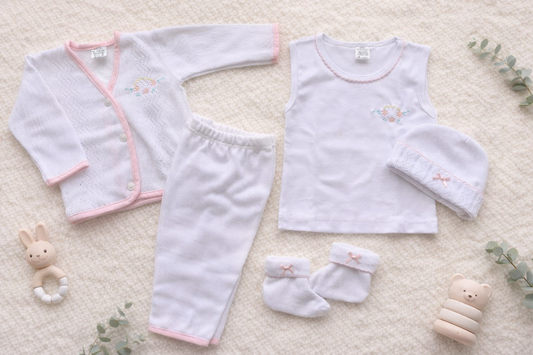 Primera muda en hilo para niña