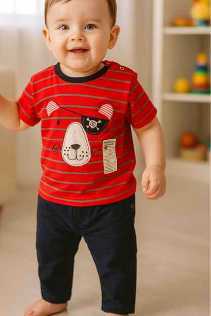 Conjunto con camiseta de pirata para niño
