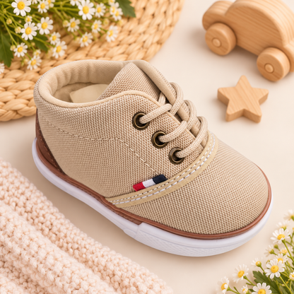 Zapato suela blanda con cordón para niño