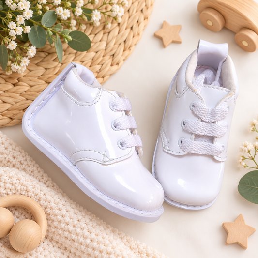 Zapatos no tuerce blanco en charol para niño